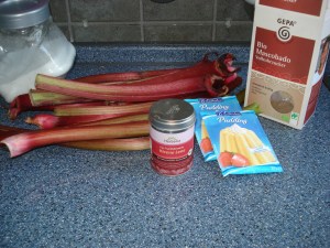 was man braucht für das Rhabarberkompott