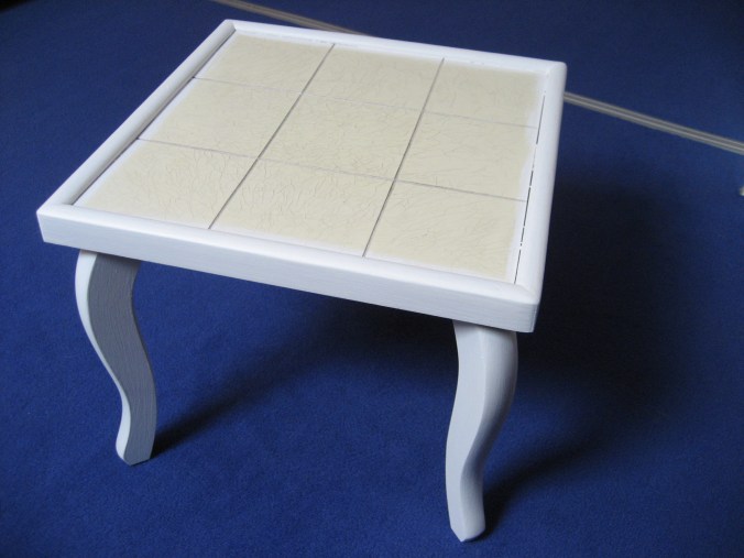 Hocker mit SIGNEO Creamy white