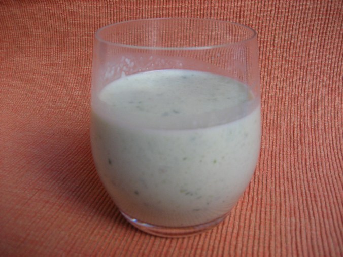Gekühltes Gurken-Dill-Süppchen