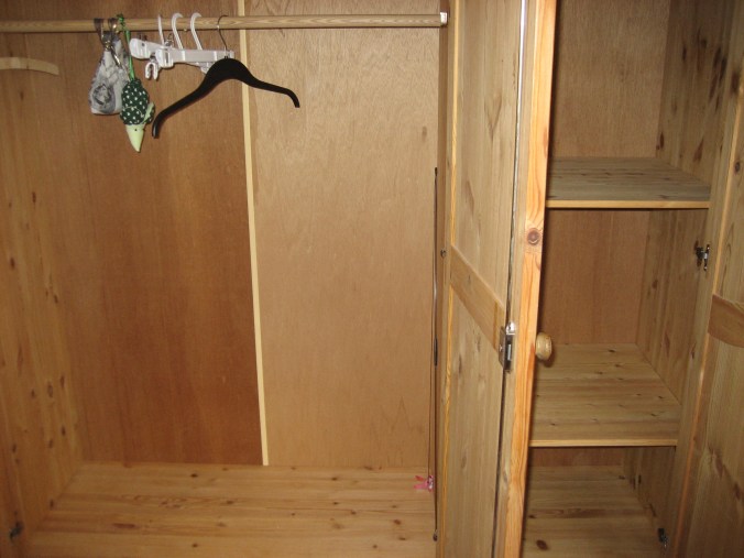 Schrank leer